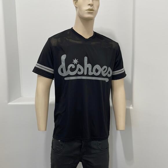 DG Initials Collection Men’s Logo Short Sleeve V-neck T-Shirt Black Size L - Picture 8 of 9